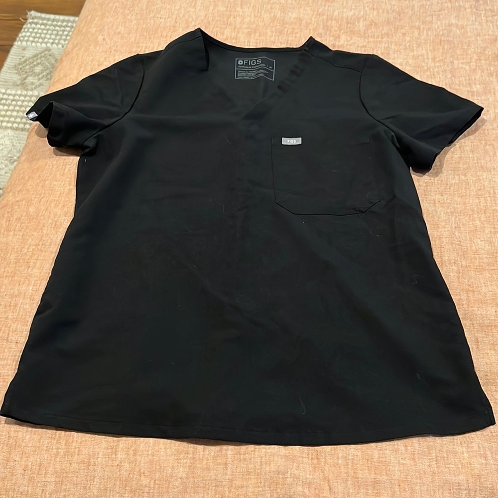 Figs scrub set. Medium top large bottoms. All black Super chic. Lightly used